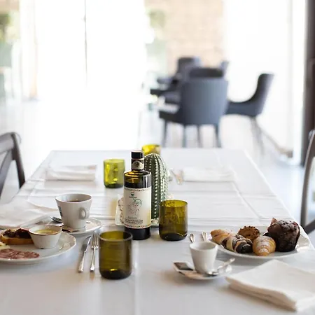 אתר נופש Relais Chiaramonte רגוזה