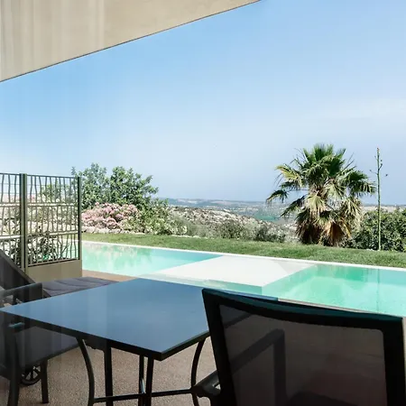 אתר נופש Relais Chiaramonte 4*