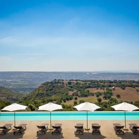 אתר נופש Relais Chiaramonte 4*